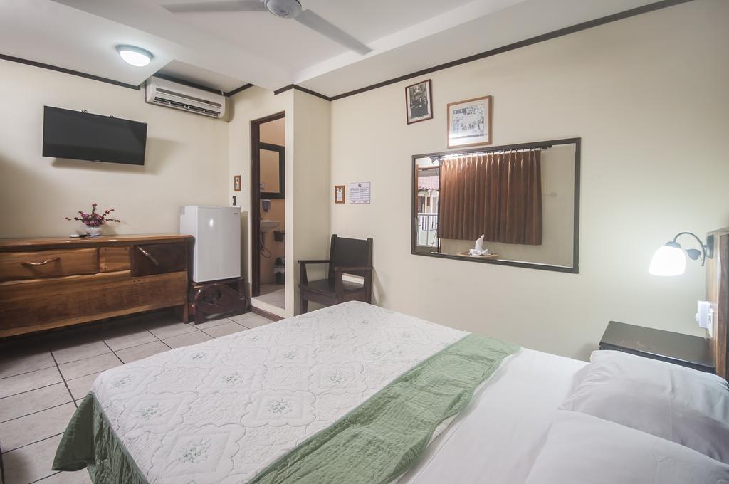 Cadillac Rock Beach Hotel Jacó Δωμάτιο φωτογραφία