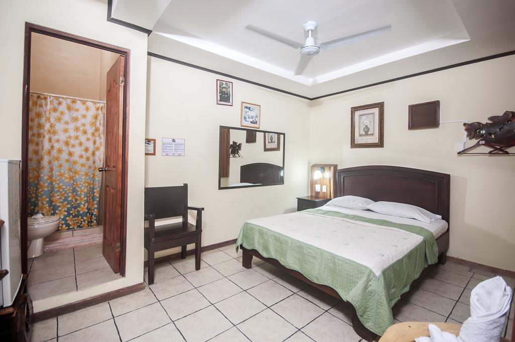 Cadillac Rock Beach Hotel Jacó Δωμάτιο φωτογραφία