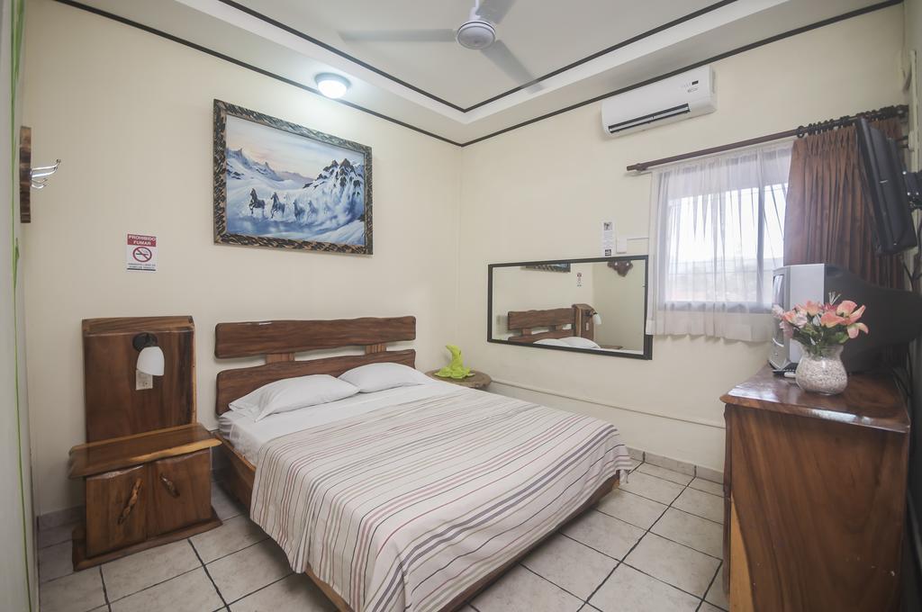 Cadillac Rock Beach Hotel Jacó Δωμάτιο φωτογραφία