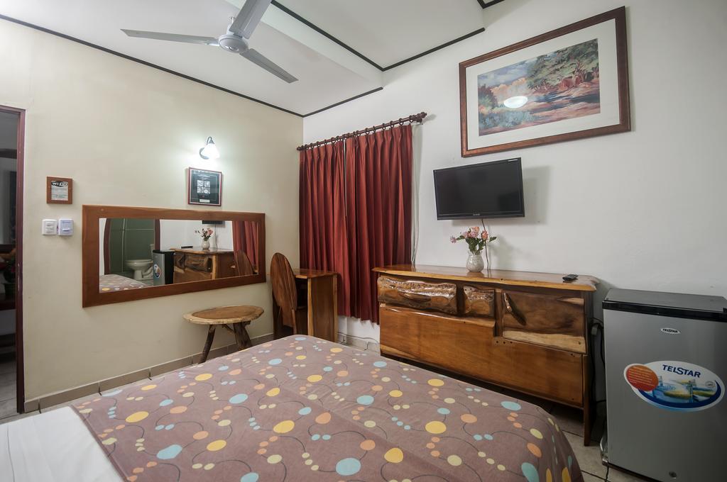 Cadillac Rock Beach Hotel Jacó Δωμάτιο φωτογραφία
