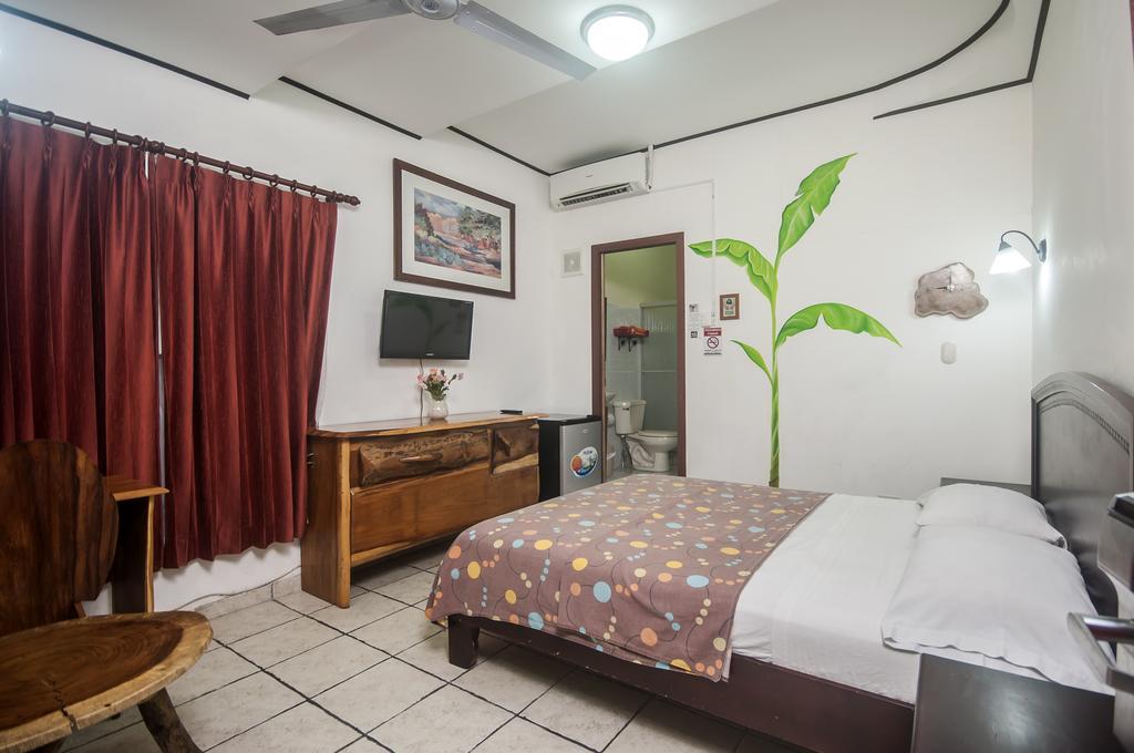 Cadillac Rock Beach Hotel Jacó Δωμάτιο φωτογραφία