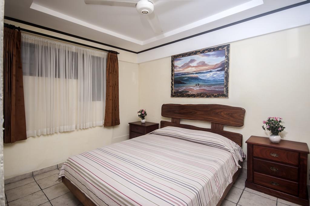 Cadillac Rock Beach Hotel Jacó Δωμάτιο φωτογραφία